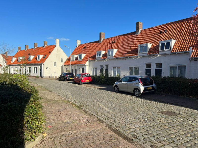Op zoek naar een heerlijke plek om te wonen in Middelburg? Wij hebben per direct beschikbaarheid in deze gezellige woonwijk!